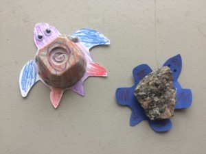 These different crafts used different materials for the turtle shells; the shell on the left is a paper egg carton and the shell on the right is a rock